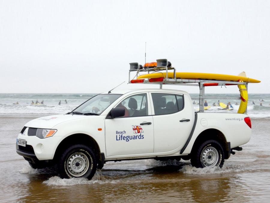  Mitsubishi L200 Beach Lifeguards 2006 года  (фото 4 из 4)